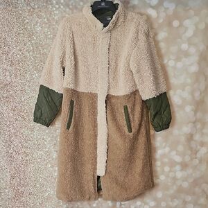 Anthropologie Cream and Tan Colorblocked Sherpa Coat with Green Sleeves